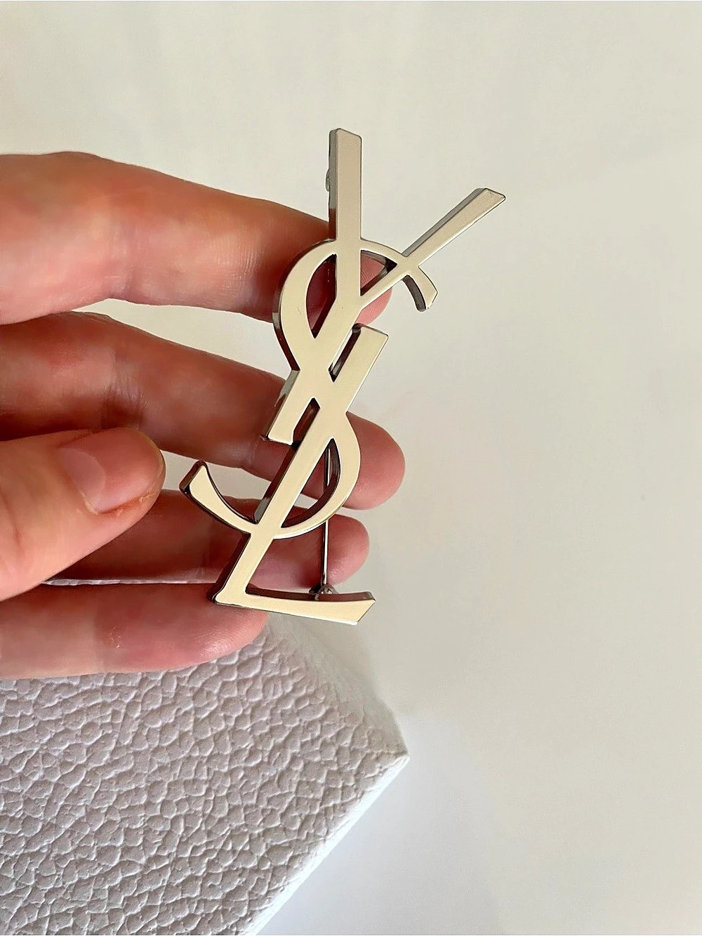 YSL YVES SAINT LAURENT STYLE Elegant GOLD Brooch pin jewelry logo rare